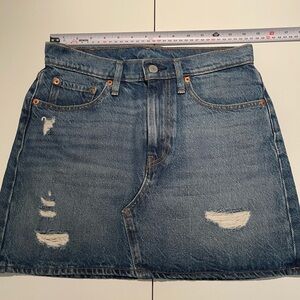 Levis Denim Distressed Mini Jeans Skirt Y2K Mid Waist size 27